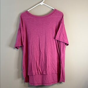 Rae Mode Women’s Vibrant‎ Pink Short Sleeve Women's Tee Distressed Exposed L